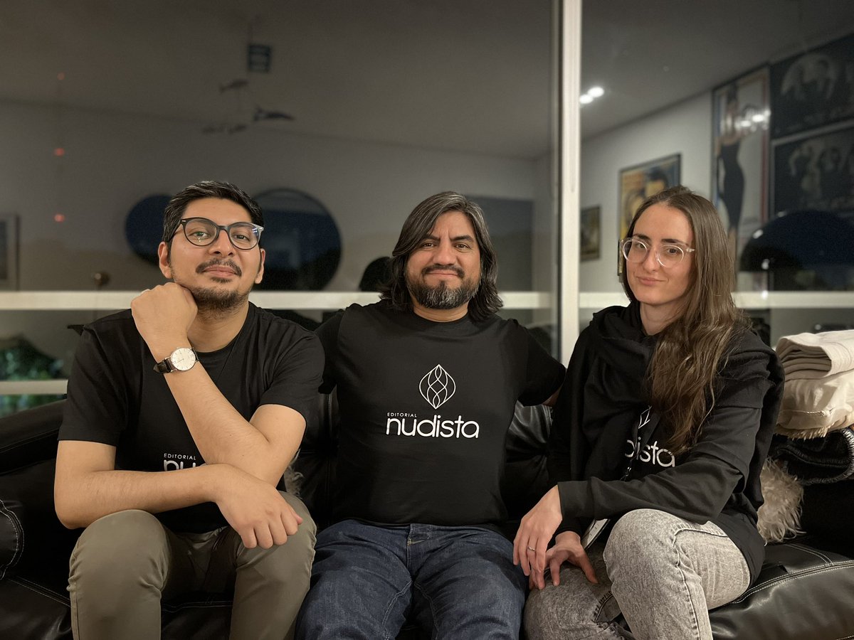 edinudi's tweet photo. Gracias a lxs escritorxs, lxs lectorxs, lxs colegas editorxs y amigxs que formaron parte de la #FED23. Estxs changxs lo dieron todo y ahora vuelven a casa. Pronto nos volveremos a encontrar. Un fuerte abrazo de corazón 🖤✨ https://t.co/UdG5prxKNh