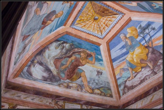 Estas son cuatro imágenes de las pinturas al fresco que podemos encontrar sobre la gran escalera principal y la antesacristía del Hospital de Santiago de Úbeda (Jaén), denominado por algunos autores como el Escorial andaluz.