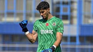 Livakovic De Gea Navas cart curt derken FENERBAHÇE'nin İlk hafta kalesini koruyacak kişi ektedir..