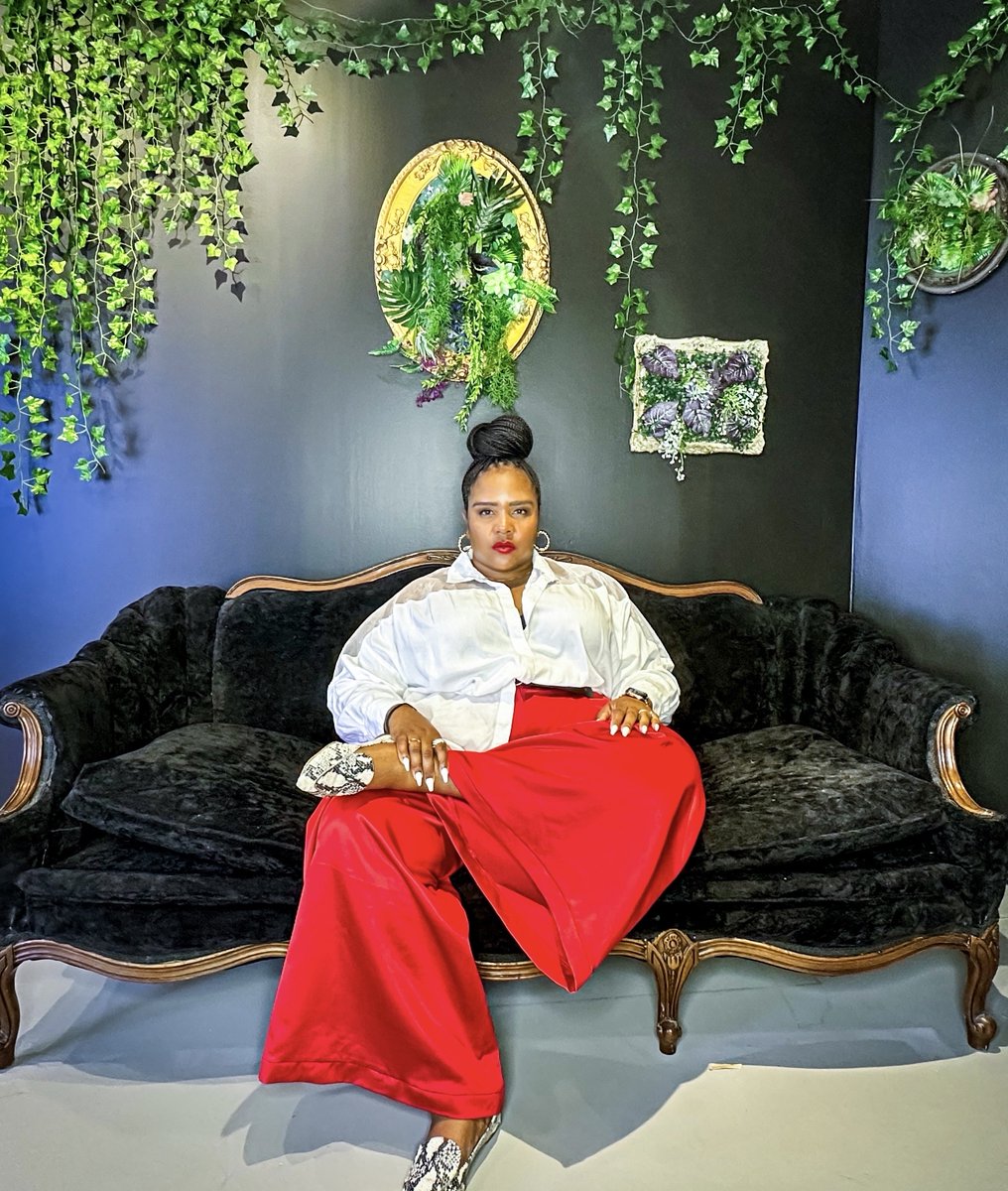 urchicisshowing's tweet image. “God created Black people and Black people created style.” — George C. Wolfe

Ready for your upgrade? yourchicisshowing.com/chicsquad 

Blouse: @signedblake x @amazonthedrop
Pants: custom made x @bethsmithitextiles

 #bookme #instafashionistas #personalstylist #virtualstylist #li