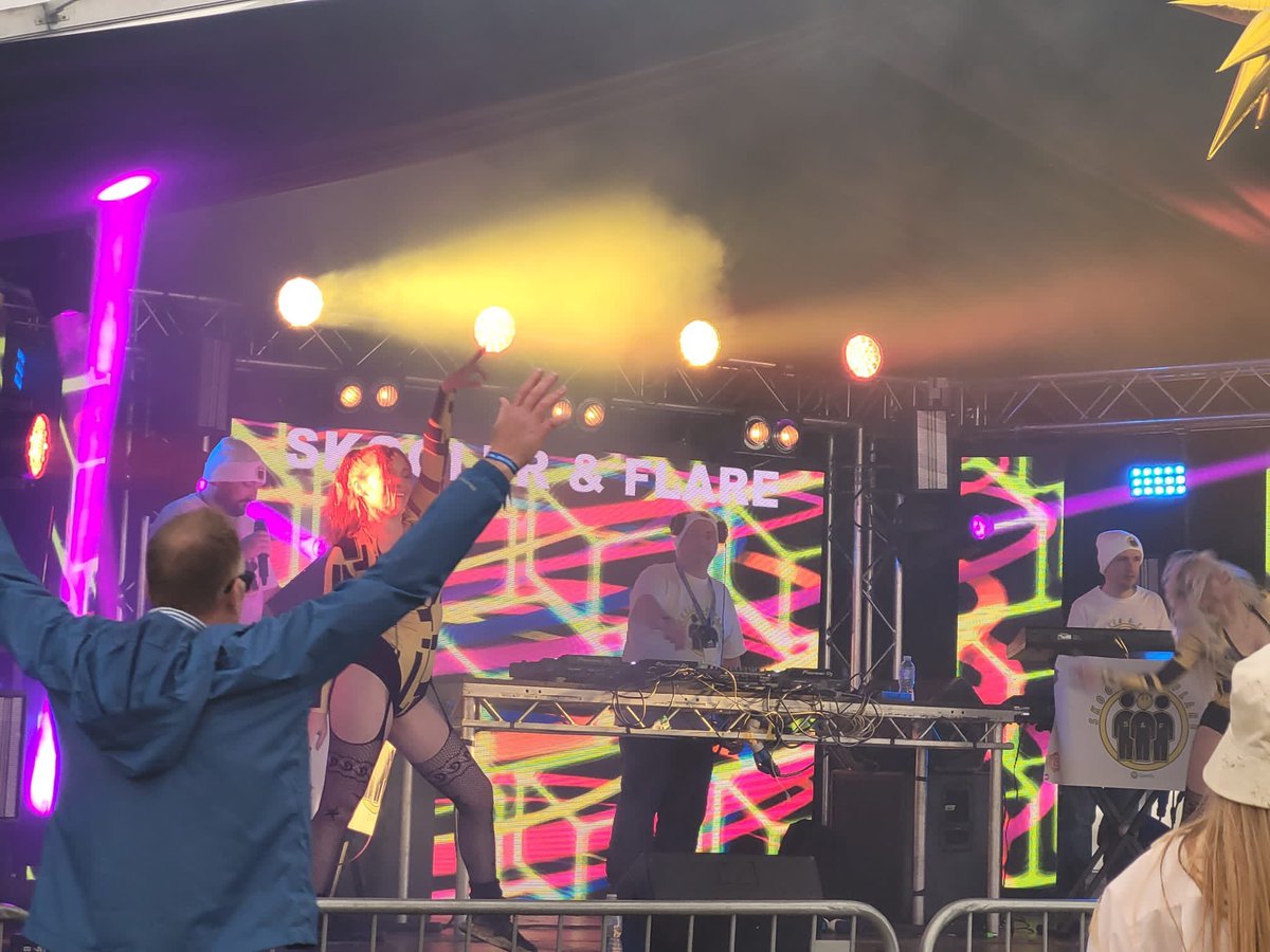 Skooler and Flare live at Shoe shaker festival 
#Oldskool #Rave #Hardcore #Breakbeat