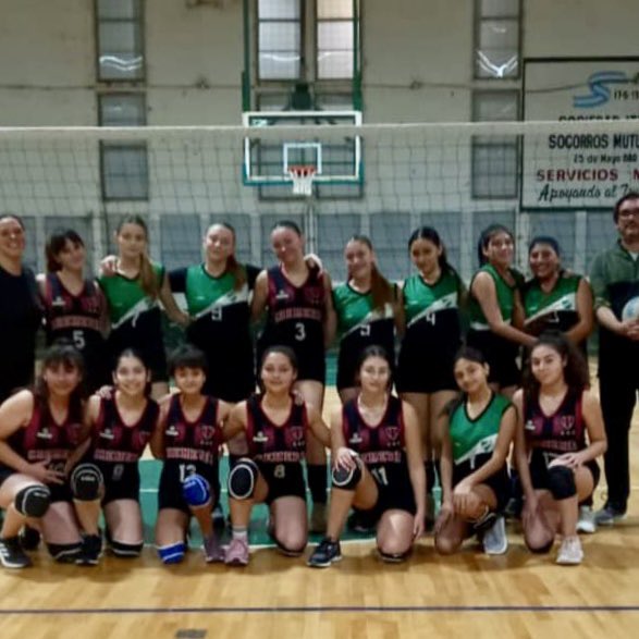 🏐Este finde se vivió full VOLEY en nuestro club con dos partidos amistosos con Cremería de nuestro equipo mayor y juveniles!! 
Seguimos sumando encuentros! 💪🏻💚

#tcc #voley #tenisclubcorrea #voleyfemenino #deporte