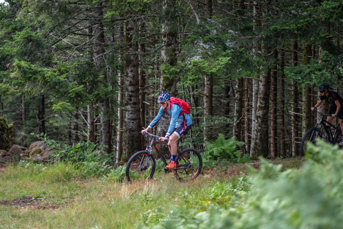 [#ActivitésNature] Le plus grand espace de VTT de France "Destination Grand Air" labellisé par la Fédération Française de Cyclisme passe en Montagne Bourbonnaise ! Des parcours qui permettent la pratique de VTT pour le plaisir des clubs et des familles.
ℹ cutt.ly/RwddC1H4