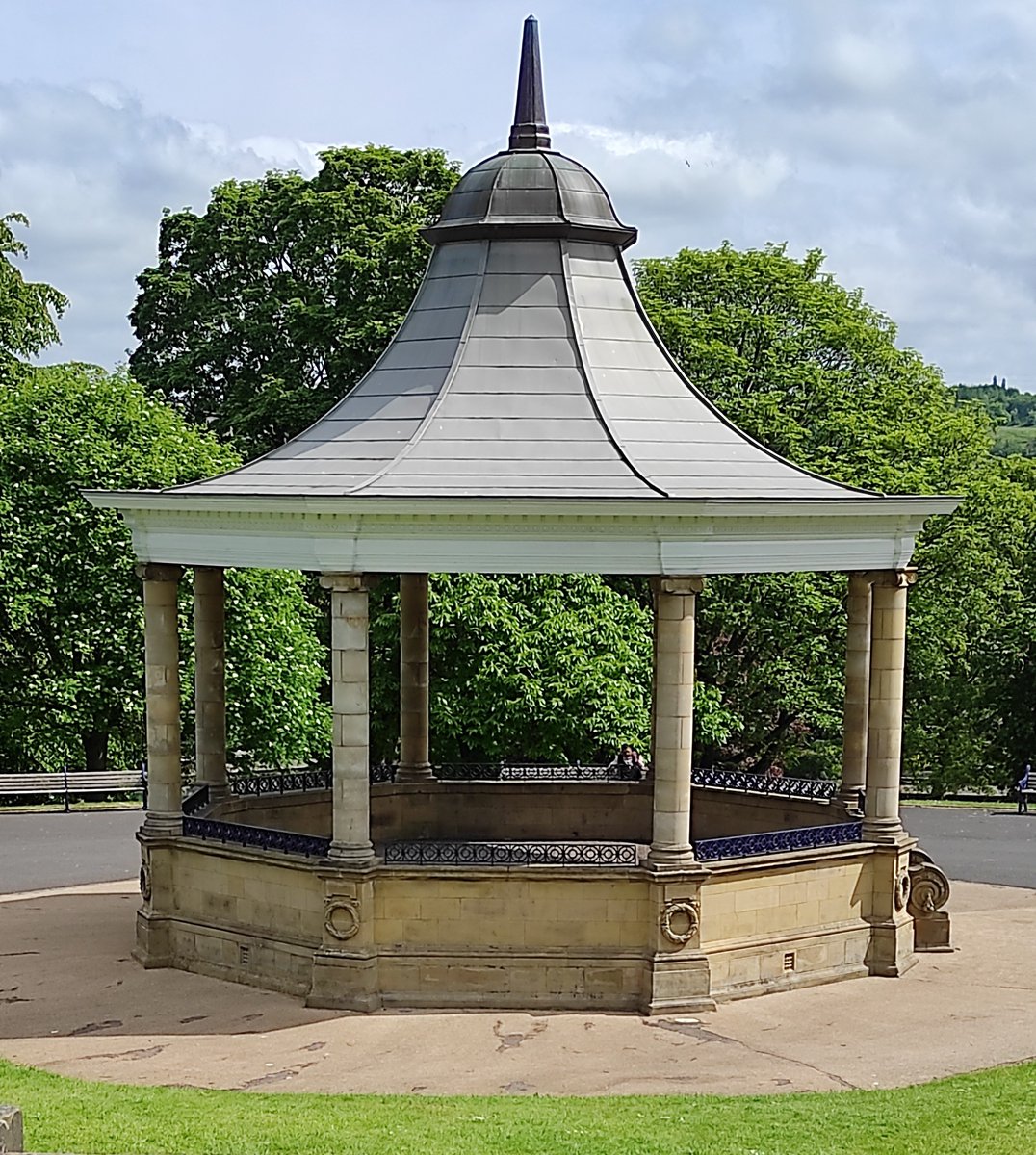 Been dying to share the new cover for UNSEEN EVIL. I wrote UNSEEN EVIL as part of my PhD. It brings back  many happy memories of that time.This is bk 6 in DI GUS MCGUIRE series set in #Bradford. Lister Park bandstand is a key scene
#CrimeFiction #books
mybook.to/UnseenEvilLizM…