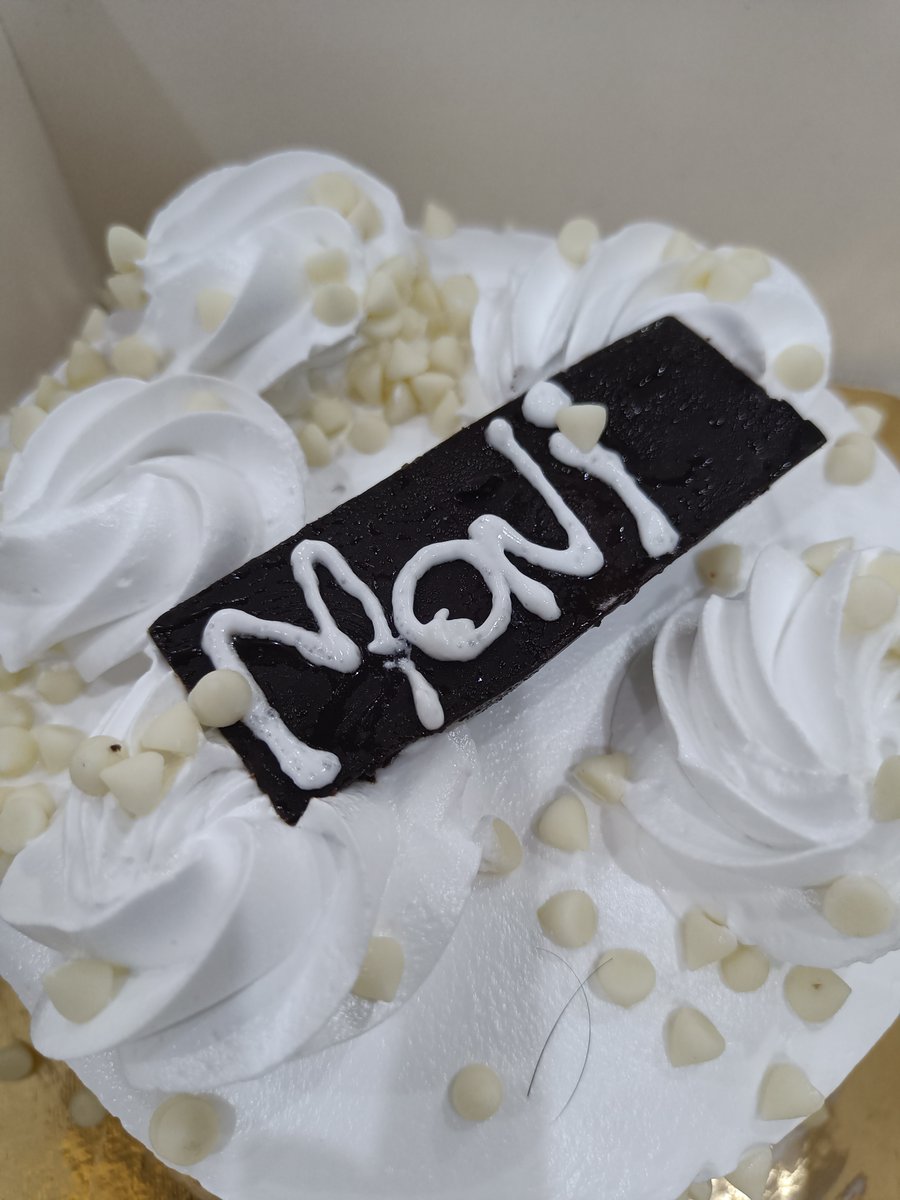 Dkshukla08's tweet photo. @Sunny624724 @zomatocare @zomato @ZomatoProHelp @aajtak @1stIndiaNews @fssaiindia @WFP @WholeFoods @ZomatoUS inka aisa hi hai..maine cake order kiya ..pahle to bahut late aaye..aur hair nikla alag se.. #shameonZomato @zomatocare @zomato @fssaiindia @FoodNetwork @MoHFW_INDIA @deepigoyal https://t.co/8eL3kpMkrJ