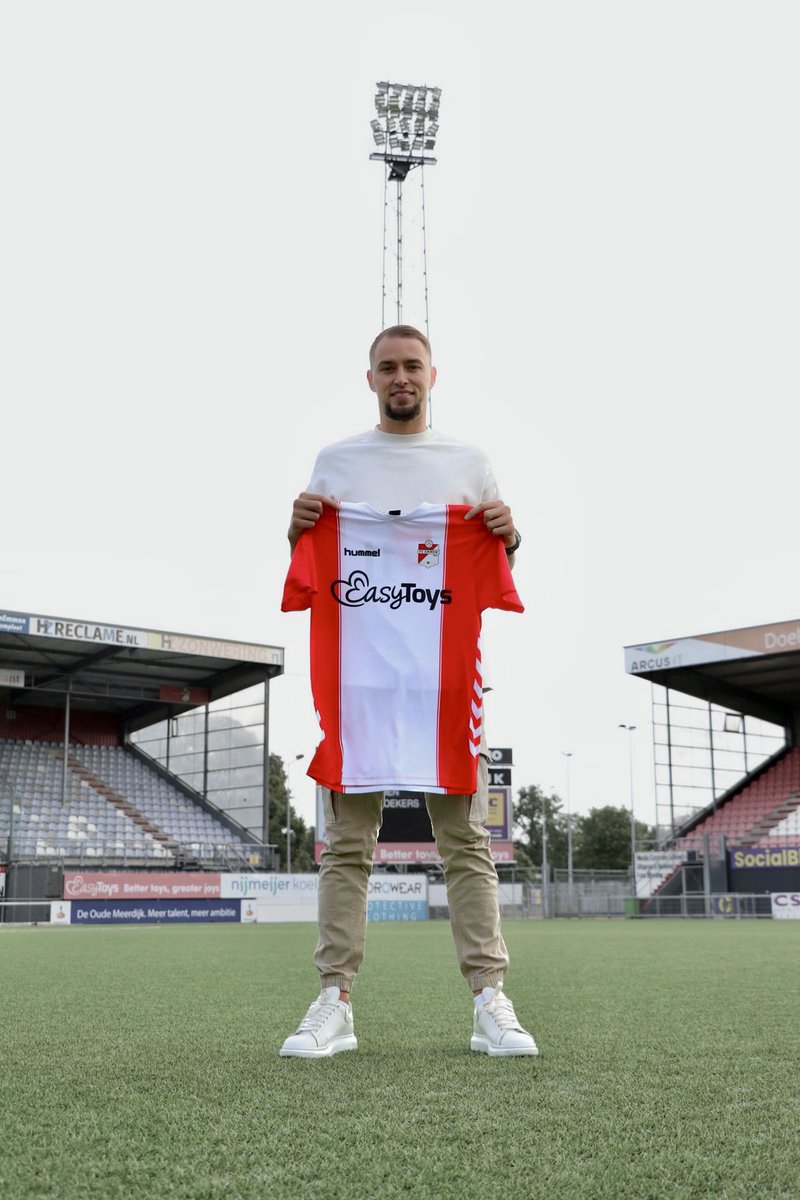 FCDeAvonturiers's tweet photo. 🔙 Na Avonturen in Kazachstan, Polen, Slowakije en Roemenië keert Desley Ubbink terug op de Nederlandse velden. Hij gaat spelen voor FC Emmen. Goed je weer te zien, Desley! 👌 https://t.co/9de0wQejQV