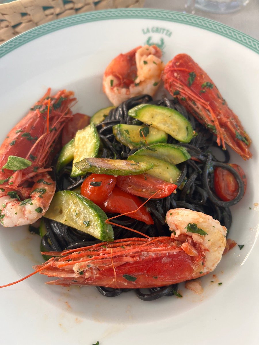 adolfogdc's tweet photo. I highly recommend Tagliolini “La Gritta” al Nero di Seppia con gamberi, zucchini, pomodorini e rucola @LaGritta #Italy #Portofino #FoursquareFind @ La Gritta https://t.co/mT2Dw3Vj5R https://t.co/kmiqnqlSRj https://t.co/Wk0USqFPm1