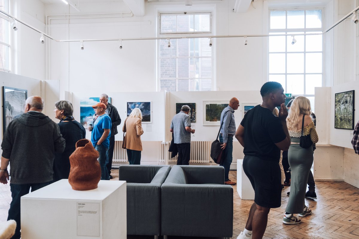 In just over a week since the preview, the #3counties2023 exhibition has welcomed around 500 visitors to Burslem School of Art!🌟Rain or shine, it's wonderful to see so many people coming to support #artsandculture in the city 🫶

📸Natalie Willatt