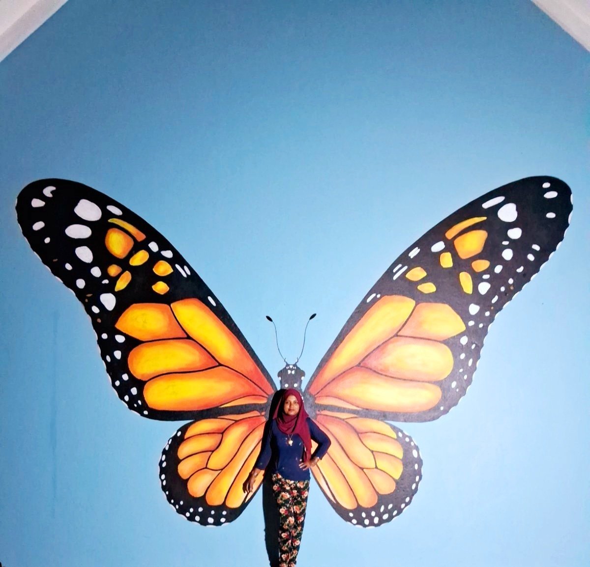 'I kept going because I had no other choice. It was either fall or fly, and that's the story of how I got my wings' Samantha Gabardi

Wall painting at Ifuru Island Resort 
'Monarch Butterfly'
Acrylic Emulsion on Wall
18x20ft
#myart #wallpainting #wallmurals #butterflies