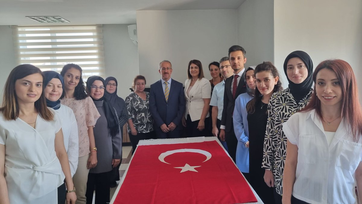İnegöl İlçe Nüfus Müdürlüğü bünyesinde Sözleşmeli Personel olarak görev yapmakta iken VHKİ kadrolarına atanan personellerin Yemin Töreni. Çalışma hayatlarında başarılar dileriz. 
<a href="/BursaValiligi/">T.C. Bursa Valiliği</a> <a href="/YakupCanbolat/">Yakup CANBOLAT</a>
<a href="/sefikaygol/">Şefik AYGÖL</a> <a href="/InegolNufus/">İnegöl İlçe Nüfus Müdürlüğü</a>
<a href="/h_erkinay1/">Hüsamettin ERKINAY</a>