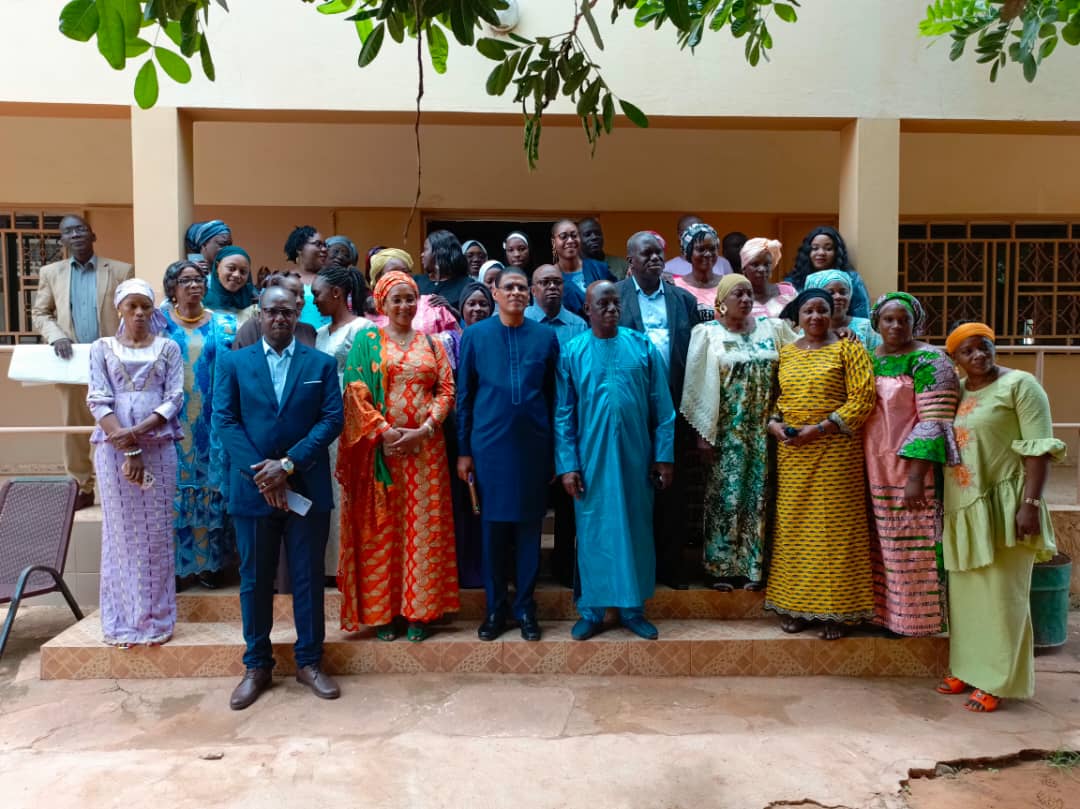 Dans le cadre de la lutte contre la mortalité maternelle L'ONASR a lancé  ce matin son programme médias et santé de la Reproduction à  travers la formation de 30 journalistes de l'ORTM avec l'appui TF du projet MHIR. Les médias porte d'entrée de la SR au niveau communautaire.