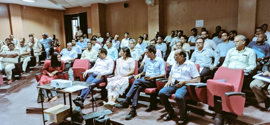 Dcdmkota's tweet photo. #Kota विधानसभा चुनाव 2023 के लिए लाडपुरा व कोटा उत्तर विधासभा क्षेत्र के सेक्टर अधिकारियों एवं पुलिस अधिकारियों का प्रशिक्षण आयोजित किया गया। जिला निर्वाचन अधिकारी श्री ओपी बुनकर ने गहनता से प्राधिक्षण लेने के निर्देश दिए।
@ECISVEEP @SpokespersonECI @CeoRajasthan @DIPRRajasthan https://t.co/kZRwDWuggD