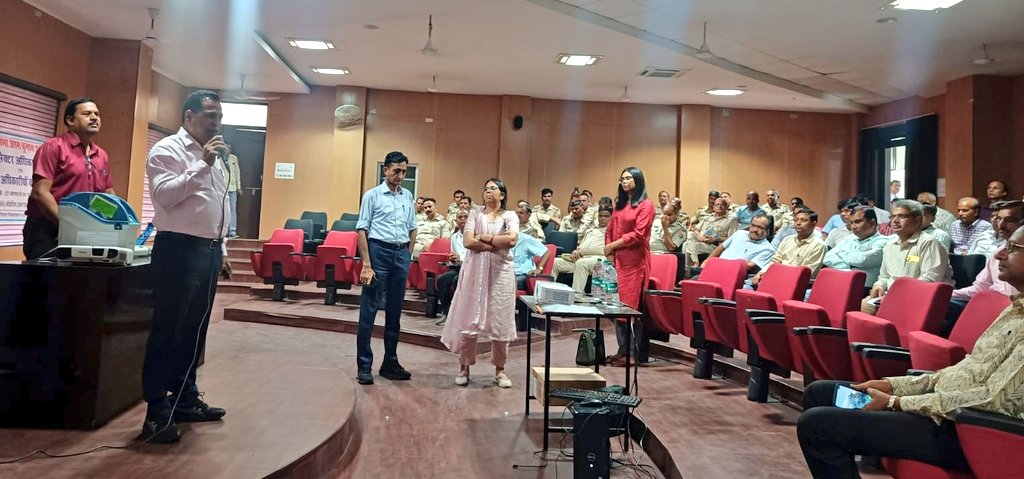 Dcdmkota's tweet photo. #Kota विधानसभा चुनाव 2023 के लिए लाडपुरा व कोटा उत्तर विधासभा क्षेत्र के सेक्टर अधिकारियों एवं पुलिस अधिकारियों का प्रशिक्षण आयोजित किया गया। जिला निर्वाचन अधिकारी श्री ओपी बुनकर ने गहनता से प्राधिक्षण लेने के निर्देश दिए।
@ECISVEEP @SpokespersonECI @CeoRajasthan @DIPRRajasthan https://t.co/kZRwDWuggD