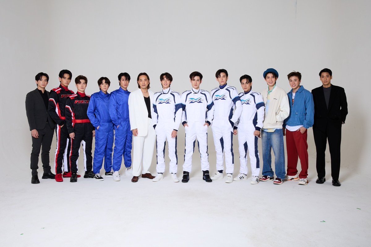 SuperstarnewsTH's tweet photo. CHANGE2561 เปิดภาพฟิตติ้ง !! Pit Babe The Series ซีรีส์ฮอตแห่งปีจากนิยายออนไลน์ระดับปรากฏการณ์ 
สุดว้าว !! กับการหวนคืนหน้าจอในรอบ 10 กว่าปี ของ เอส วรฤทธิ์

    ใกล้จะสิ้นสุดการรอคอยแล้ว สำหรับโปรเจกต์ซีรีส์ร้อนแรงแห่งปีอย่าง 'Pit Babe The Series' จากนิยายออนไลน์ที่มีผู้อ่านมากกว่า 800 ล้านครั้ง จนสร้างกระแสเป็นที่กล่าวถึงในโซเชียลอย่างล้นหลาม สู่ซีรีส์ใหม่ในโปรเจกต์ CHANGE2561 ORIGINAL ซึ่งอยู่ภายใต้การควบคุมของ คุณฉอด สายทิพย์ มนตรีกุล ณ อยุธยา ประธานเจ้าหน้าที่บริหาร Chief Executive Officer (CEO) และ คุณเอส วรฤทธิ์ ไวยเจียรนัย รองกรรมการผู้อำนวยการ บริษัท CHANGE2561  ซึ่งทันทีที่ประกาศสร้างซีรีส์ ก็เป็นที่รอคอยและได้รับการจับตามองในทุกสเต็ป โดยเฉพาะอย่างยิ่งการเปิดตัว 12 หนุ่มเสน่ห์แรงที่จะมารับบทนำในซีรีส์ และการประกาศว่า ใครจะได้สวมบทบาทไหนกันบ้าง ก็เป็นที่ฮือฮาและเฝ้ารอในทุกขั้นตอน ถือเป็นโปรเจกต์สำคัญที่เรียกกระแสได้ในทุกย่างก้าวจริงๆ

    โดยล่าสุด 'Pit Babe The Series' ได้เดินหน้าฤกษ์ดีฟิตติ้งไปแล้วเป็นที่เรียบร้อย พร้อมเผยโฉมครั้งแรกของเหล่านักแสดงในมาดของคาแรกเตอร์ต่างๆ ซึ่งทั้ง 12 หนุ่มต่างหล่อเท่ห์เสน่ห์เกินต้านกันทุกคน โดยต่างก็มีความโดดเด่นไปคนละแบบ นำโดย “พาเวล นเรศ” หนุ่มเร้าใจเจ้าของบท “เบ๊บ” นักแข่งรถระดับเอลิสต์ที่มีคุณสมบัติพิเศษในการรับรู้         ทุกโสตประสาทที่ไวกว่าคนอื่น มาโชว์คาแรกเตอร์ความเป็นหนุ่มเพลย์บอยหน้าหวานออกมาได้แบบเต็มๆในการฟิตติ้งครั้งนี้ พร้อมมัดใจผู้ชมคู่กับ “พูห์ กฤติน” ที่รับบท “ชาลี” ผู้ก้าวเข้ามาในชีวิต เบ๊บ ในรูปแบบของแฟนคลับ และพร้อมกับความฝันที่อยากเป็นนักแข่งรถ ซึ่ง พูห์ ก็เผยมุมความเป็นหนุ่มเนิร์ดลุคฮ็อตออกมาได้เต็มๆ โปรยเสน่ห์ความสดใสยิ้มง่าย พอทั้งสองคาแรกเตอร์มาจับคู่กัน ก็ทำเอาแฟนๆจากเวอร์ชั่นนิยายออนไลน์เตรียมฟินกันได้เลย

       สำหรับการฟิตติ้งในครั้งนี้ยังอัดแน่นเสน่ห์แบบล้นจอเคมีล้นใจแฟลชชัตเตอร์เจอยังละลายกับดาเมจของนัท ศุภณัฐ ที่รับบท เวย์ และมาดนิ่งๆของ ปิง โอบนิธิ ที่รับบท พีท แต่สะกดทุกสายตาอย่างอยู่หมัด จัดให้หัวใจเต้นรัวๆแบบไม่มีพักกับเบนซ์ ณัฐพงศ์ ที่รับบท คิม นักแข่งรถลูกครึ่งเกาหลีมาดเท่ห์ สาดแสงแฟลชมากันต่อ ลี อัสรี ที่รับบท ดีน นักแข่งรุ่นเล็กผู้อยากตะกายดาวกับอีกสองหนุ่มที่ก็ทำสาว ๆ ใจละลายได้ไม่แพ้กัน สายลับ เหมวิช ที่รับบท อลัน และ ภณ ธนภณ ที่รับบท เจฟ มาในลุคสุดเท่ห์เคมีเข้ากันจนล้นใจ ที่เพียงแต่กล้องส่องมาก็สาดแววตาขโมยหัวใจไปเลยทีเดียว  ส่วนหนุ่ม กาฟิวส์ พันธุ์ธัช ที่รับบท เคนตะ และ ป๊อป ภัทรพล ที่รับบท วินเนอร์ มาในมาดหนุ่มสุดคูลดูดีทุกองศา ด้าน ท็อปเทน ศุภกรณ์ ที่รับบท โซนิค และ  ไมเคิล เกียรติศักดิ์ ที่รับบท นอร์ธ มาในลุคสดใส กระชากใจแฟนๆ ทุกคนต่างก็ส่งพลัง     อินเนอร์ใส่กันจนนึกว่ากำลังสวมคาแรกเตอร์ในละครอยู่จริงๆ และที่สำคัญในซีรีส์เรื่องนี้ยังได้ คุณเอส  วรฤทธิ์ นักแสดงคุณภาพที่หวนกลับมารับงานหน้าจออีกครั้งในรอบ 10 กว่าปี กับ  “Boy Love Series” เป็นครั้งแรกกับบทบาท "โทนี่" ผู้ทรงอิทธิพลที่อยู่เบื้องหลังและเกี่ยวพันกับทุกตัวละคร ต้องบอกเลยว่าภาพฟิตติ้งในครั้งนี้แม้ห่างหน้าจอไปนานแต่ คุณเอส    วรฤทธิ์ ก็พร้อมมาแผ่รังสีแบบไม่ธรรมดา ให้ 'Pit Babe The Series' ยกระดับความเข้มข้นไปอีกขั้นได้อย่างแน่นอน ใครที่อดใจไม่ไหวอยากชมซีรีส์เรื่องนี้จากโปรเจกต์ CHANGE2561 ORIGINAL แล้ว บอกได้เลยว่าอีกไม่นานเกิน รับชมกันได้ทางช่องวัน 31 และ ดูออนไลน์เวอร์ชัน UNCUT บนแอป iQIYI