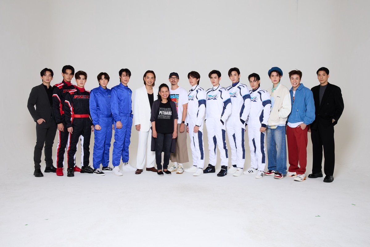 SuperstarnewsTH's tweet photo. CHANGE2561 เปิดภาพฟิตติ้ง !! Pit Babe The Series ซีรีส์ฮอตแห่งปีจากนิยายออนไลน์ระดับปรากฏการณ์ 
สุดว้าว !! กับการหวนคืนหน้าจอในรอบ 10 กว่าปี ของ เอส วรฤทธิ์

    ใกล้จะสิ้นสุดการรอคอยแล้ว สำหรับโปรเจกต์ซีรีส์ร้อนแรงแห่งปีอย่าง 'Pit Babe The Series' จากนิยายออนไลน์ที่มีผู้อ่านมากกว่า 800 ล้านครั้ง จนสร้างกระแสเป็นที่กล่าวถึงในโซเชียลอย่างล้นหลาม สู่ซีรีส์ใหม่ในโปรเจกต์ CHANGE2561 ORIGINAL ซึ่งอยู่ภายใต้การควบคุมของ คุณฉอด สายทิพย์ มนตรีกุล ณ อยุธยา ประธานเจ้าหน้าที่บริหาร Chief Executive Officer (CEO) และ คุณเอส วรฤทธิ์ ไวยเจียรนัย รองกรรมการผู้อำนวยการ บริษัท CHANGE2561  ซึ่งทันทีที่ประกาศสร้างซีรีส์ ก็เป็นที่รอคอยและได้รับการจับตามองในทุกสเต็ป โดยเฉพาะอย่างยิ่งการเปิดตัว 12 หนุ่มเสน่ห์แรงที่จะมารับบทนำในซีรีส์ และการประกาศว่า ใครจะได้สวมบทบาทไหนกันบ้าง ก็เป็นที่ฮือฮาและเฝ้ารอในทุกขั้นตอน ถือเป็นโปรเจกต์สำคัญที่เรียกกระแสได้ในทุกย่างก้าวจริงๆ

    โดยล่าสุด 'Pit Babe The Series' ได้เดินหน้าฤกษ์ดีฟิตติ้งไปแล้วเป็นที่เรียบร้อย พร้อมเผยโฉมครั้งแรกของเหล่านักแสดงในมาดของคาแรกเตอร์ต่างๆ ซึ่งทั้ง 12 หนุ่มต่างหล่อเท่ห์เสน่ห์เกินต้านกันทุกคน โดยต่างก็มีความโดดเด่นไปคนละแบบ นำโดย “พาเวล นเรศ” หนุ่มเร้าใจเจ้าของบท “เบ๊บ” นักแข่งรถระดับเอลิสต์ที่มีคุณสมบัติพิเศษในการรับรู้         ทุกโสตประสาทที่ไวกว่าคนอื่น มาโชว์คาแรกเตอร์ความเป็นหนุ่มเพลย์บอยหน้าหวานออกมาได้แบบเต็มๆในการฟิตติ้งครั้งนี้ พร้อมมัดใจผู้ชมคู่กับ “พูห์ กฤติน” ที่รับบท “ชาลี” ผู้ก้าวเข้ามาในชีวิต เบ๊บ ในรูปแบบของแฟนคลับ และพร้อมกับความฝันที่อยากเป็นนักแข่งรถ ซึ่ง พูห์ ก็เผยมุมความเป็นหนุ่มเนิร์ดลุคฮ็อตออกมาได้เต็มๆ โปรยเสน่ห์ความสดใสยิ้มง่าย พอทั้งสองคาแรกเตอร์มาจับคู่กัน ก็ทำเอาแฟนๆจากเวอร์ชั่นนิยายออนไลน์เตรียมฟินกันได้เลย

       สำหรับการฟิตติ้งในครั้งนี้ยังอัดแน่นเสน่ห์แบบล้นจอเคมีล้นใจแฟลชชัตเตอร์เจอยังละลายกับดาเมจของนัท ศุภณัฐ ที่รับบท เวย์ และมาดนิ่งๆของ ปิง โอบนิธิ ที่รับบท พีท แต่สะกดทุกสายตาอย่างอยู่หมัด จัดให้หัวใจเต้นรัวๆแบบไม่มีพักกับเบนซ์ ณัฐพงศ์ ที่รับบท คิม นักแข่งรถลูกครึ่งเกาหลีมาดเท่ห์ สาดแสงแฟลชมากันต่อ ลี อัสรี ที่รับบท ดีน นักแข่งรุ่นเล็กผู้อยากตะกายดาวกับอีกสองหนุ่มที่ก็ทำสาว ๆ ใจละลายได้ไม่แพ้กัน สายลับ เหมวิช ที่รับบท อลัน และ ภณ ธนภณ ที่รับบท เจฟ มาในลุคสุดเท่ห์เคมีเข้ากันจนล้นใจ ที่เพียงแต่กล้องส่องมาก็สาดแววตาขโมยหัวใจไปเลยทีเดียว  ส่วนหนุ่ม กาฟิวส์ พันธุ์ธัช ที่รับบท เคนตะ และ ป๊อป ภัทรพล ที่รับบท วินเนอร์ มาในมาดหนุ่มสุดคูลดูดีทุกองศา ด้าน ท็อปเทน ศุภกรณ์ ที่รับบท โซนิค และ  ไมเคิล เกียรติศักดิ์ ที่รับบท นอร์ธ มาในลุคสดใส กระชากใจแฟนๆ ทุกคนต่างก็ส่งพลัง     อินเนอร์ใส่กันจนนึกว่ากำลังสวมคาแรกเตอร์ในละครอยู่จริงๆ และที่สำคัญในซีรีส์เรื่องนี้ยังได้ คุณเอส  วรฤทธิ์ นักแสดงคุณภาพที่หวนกลับมารับงานหน้าจออีกครั้งในรอบ 10 กว่าปี กับ  “Boy Love Series” เป็นครั้งแรกกับบทบาท "โทนี่" ผู้ทรงอิทธิพลที่อยู่เบื้องหลังและเกี่ยวพันกับทุกตัวละคร ต้องบอกเลยว่าภาพฟิตติ้งในครั้งนี้แม้ห่างหน้าจอไปนานแต่ คุณเอส    วรฤทธิ์ ก็พร้อมมาแผ่รังสีแบบไม่ธรรมดา ให้ 'Pit Babe The Series' ยกระดับความเข้มข้นไปอีกขั้นได้อย่างแน่นอน ใครที่อดใจไม่ไหวอยากชมซีรีส์เรื่องนี้จากโปรเจกต์ CHANGE2561 ORIGINAL แล้ว บอกได้เลยว่าอีกไม่นานเกิน รับชมกันได้ทางช่องวัน 31 และ ดูออนไลน์เวอร์ชัน UNCUT บนแอป iQIYI
