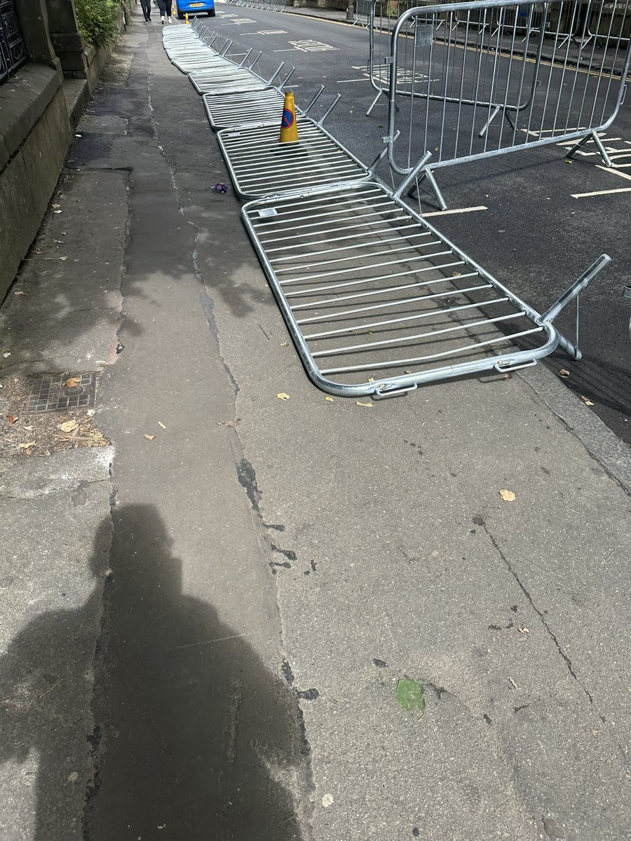 Ailein7's tweet photo. @GlasgowCC this is currently encumbering the walkway on Hillhead Street, west end. https://t.co/Yc4GBjfzqb
