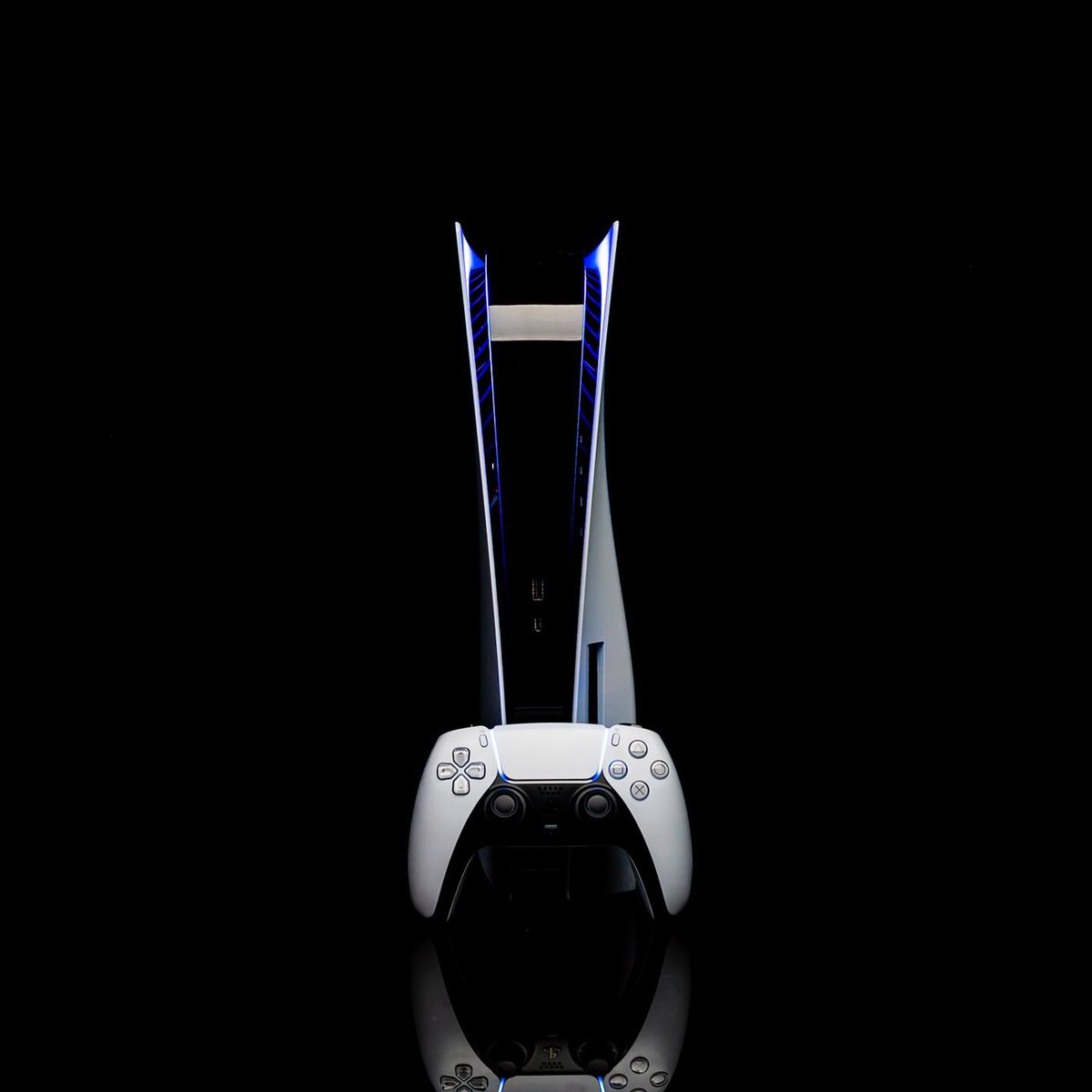 SneakerShouts's tweet photo. ON SALE: $50 OFF the Sony Playstation 5 Console (PS5) 

BUY HERE: https://t.co/7LsM3xnOUX https://t.co/lTJeRwtXzz
