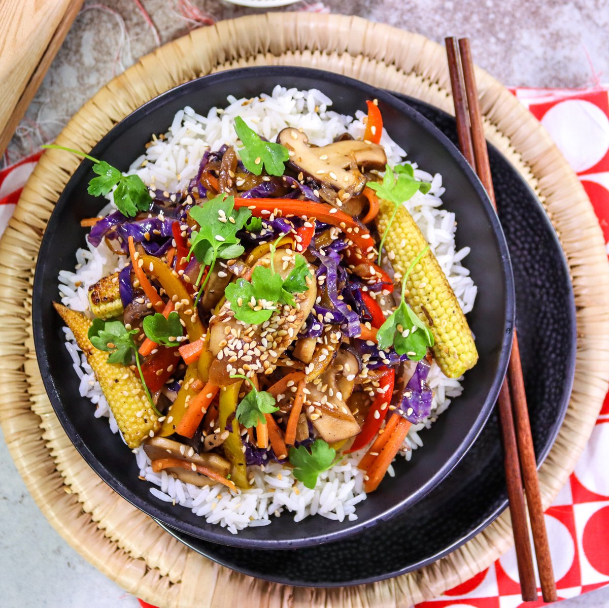AfternoonChat's tweet photo. Colourful, flavourful and packed with vitamins - this Veggie Stir Fry with Rice is the perfect mid-week supper! 🤤  

For a taste of pure excellence, get this #Excella recipe here: https://t.co/ZZL21uf7es 
#MealsMadeExcellent #AfternoonExpress https://t.co/iaAT97Ag6r