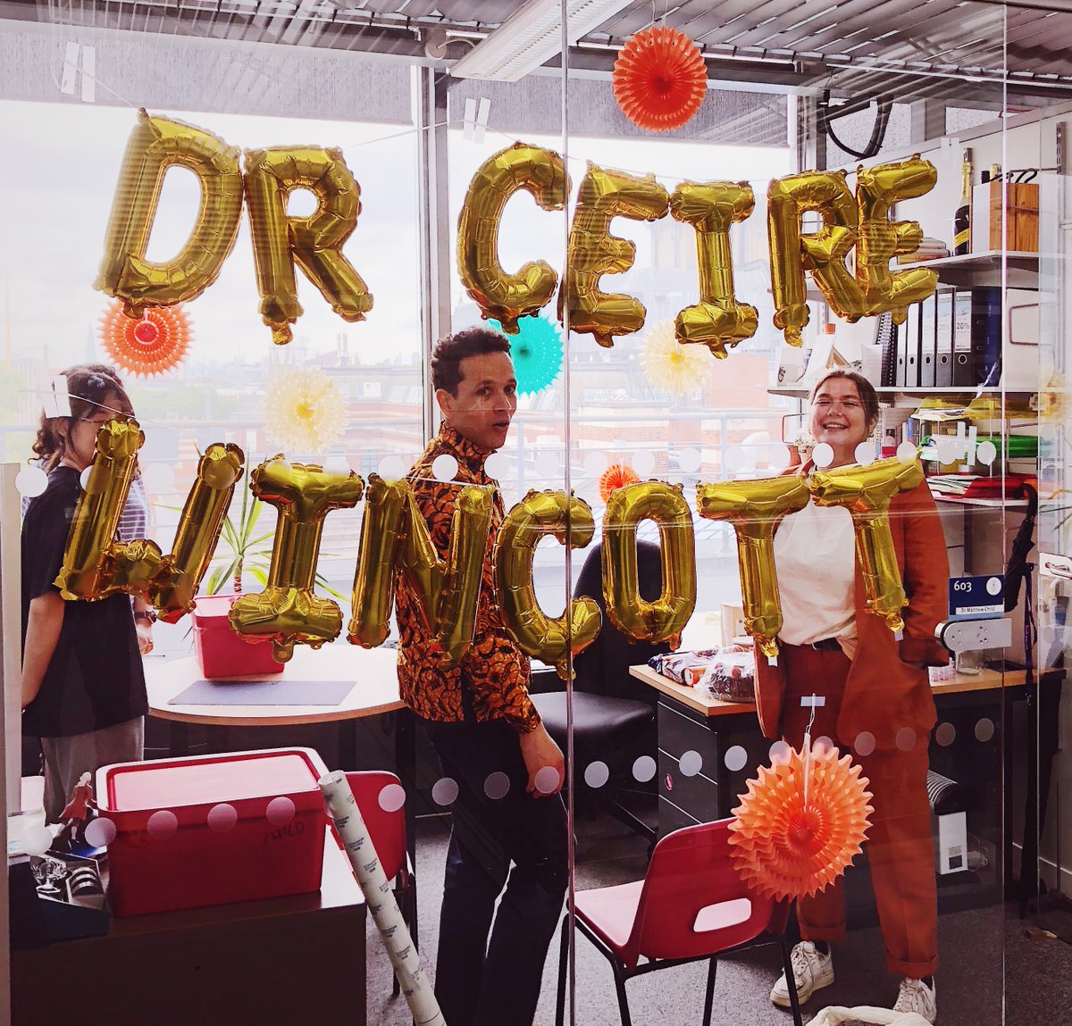 laboratorychild's tweet image. What's happening? Well, this happened - many congratulations to the freshly minted Dr. Wincott of barcoding fame (the delighted smiling face of success serves as the identifier in the image below) @ceirej @henrybenns @GrechJanessa @RossWaller3 @ImperialSci