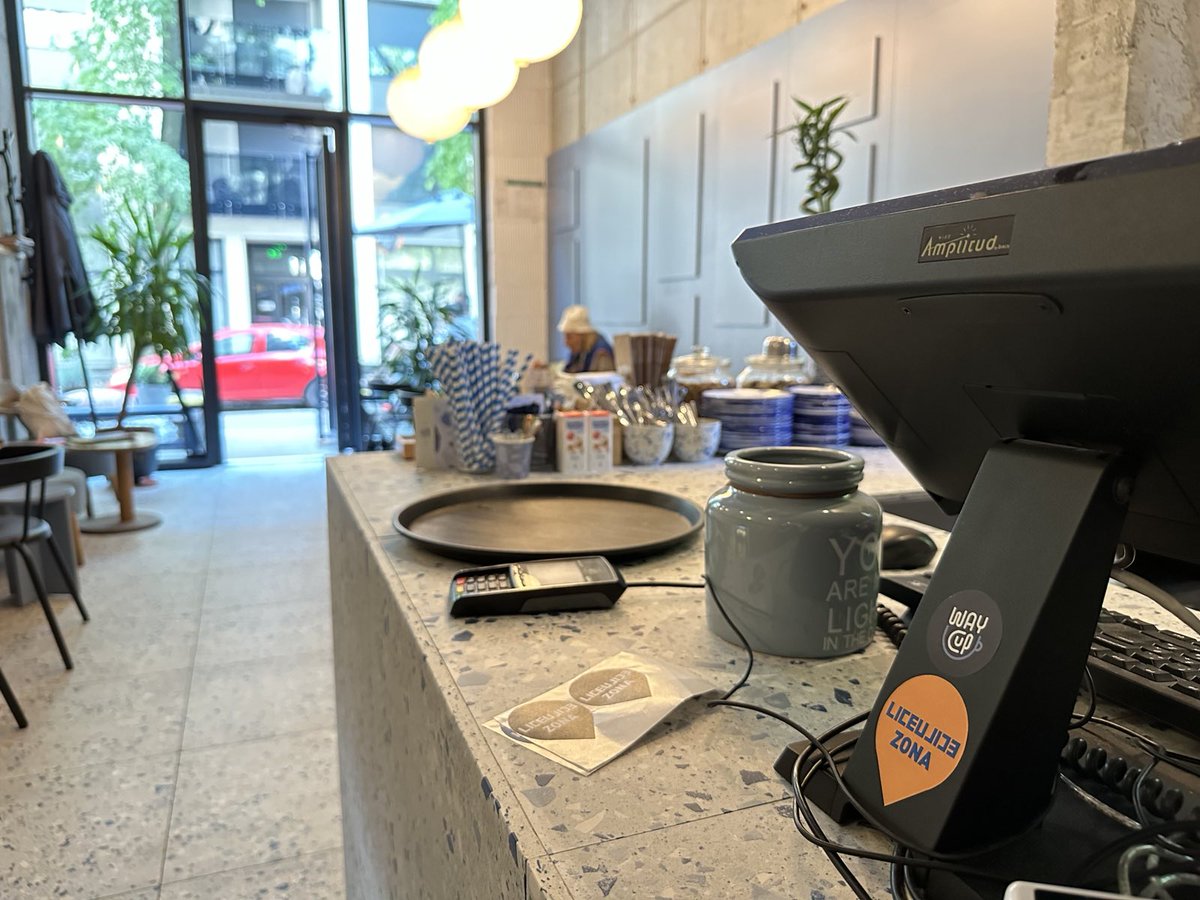 liceulice's tweet photo. Da li ste u Liceulice Zoni?
Way Cup kafeterija u Ravaničkoj 29 jeste! 🥳
Ako želite i vi da budete, javite nam se putem mejla donacije@liceulice.org.

#liceulicezona #boljisvetjemoguć #podrškajevažna #solidarnost #liceulice https://t.co/4tcrNbygL3