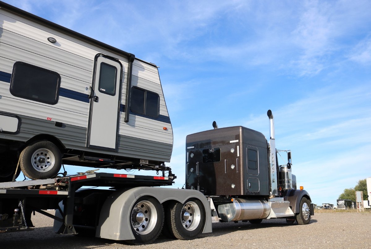 HorizonTrans's tweet photo. #Flatbed Drivers - give us a call to hit the road today! 🛻

Call 574-862-2161 for more info | https://t.co/TJDGiUM3cS

#RVTransport #horizontransport #flatbedtowing #towaway #driveaway https://t.co/zb5xSJ3gYu