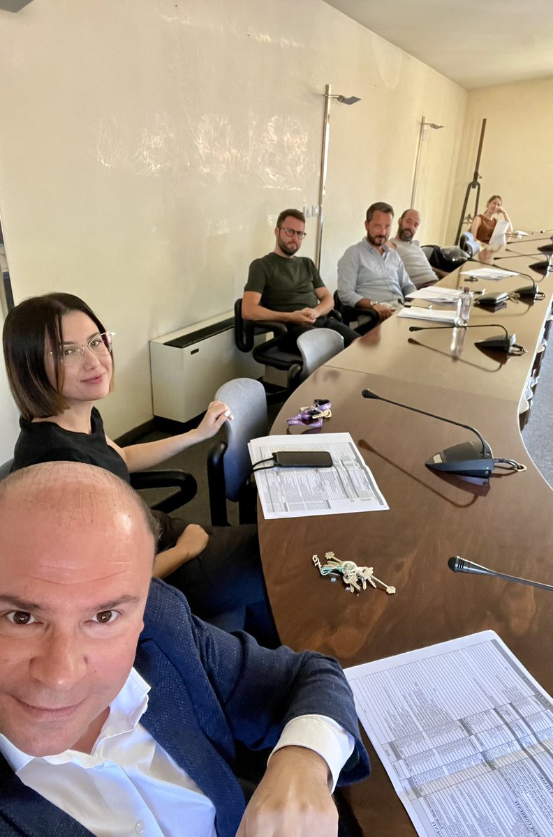 GioBertazzoli's tweet photo. Lunedì 7 agosto ore 12.30. 

La Giunta Comunale di Sarnico sempre operativa e al lavoro!

😉👍🏻🔝💪🏻

#ComuneSarnico
#sarnico https://t.co/735ZQdKjjp