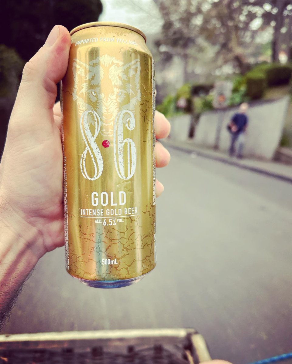 gummibierchen's tweet photo. bergab von Monte mit #CarrosDeCesto & #IntenseGoldBeer #stronglager von #86beer bzw. #RoyalSwinkelsFamilyBrewers 🍺 #TobogganRide #korbschlittenfahrt #MonteToboggan #86beers #86beeroriginal #dutchbeer #holidaybeer #urlaubsbier #bierbanause #bierspaß #visitmadeira #visitportugal https://t.co/WZ9YbrB1Jt