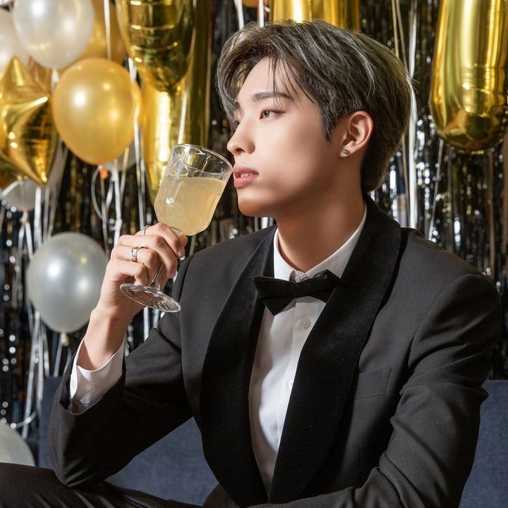 thelastouter's tweet photo. I​ take​ medicine for this party. So hi ?

📌 m3t gal@ ært pa4ty , #TheBHive_party

Thanks cam jae 📸 : @klewpiu https://t.co/u6RjteiWAr