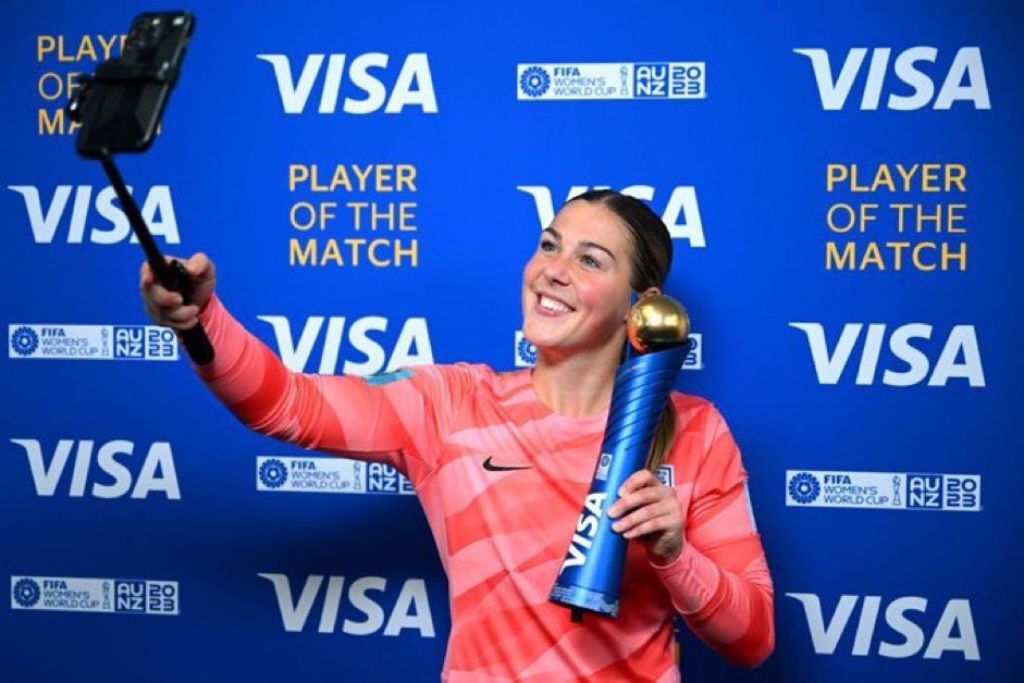 Player of the matches have been given to Daphné Van Domselaar, Mary Earps and Zećira Mušović in the RO16 so far.

Infact, Mušović’s masterclass saw her gain over 63k new instagram followers just yesterday. 

NO fan can buy any of those three intl. kits!! FA + MANUFACTURER!!