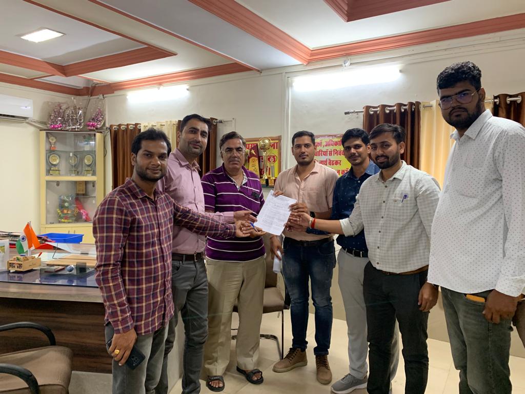 बजट घोषणा की बिन्दु संख्या 155 के आदेश प्रसारित करने हेतु 21 अगस्त 2023 से जयपुर में होने वाले JENs के अनिश्चितकालीन महापड़ाव की सूचना हेतु पावर इंजीनियर्स एसोसिएशन ऑफ राजस्थान के तत्वाधान में सीकर में <a href="/ashokgehlot51/">Ashok Gehlot</a> जी के नाम ज्ञापन कार्यक्रम #JEN_MAHAPADAV2 <a href="/1stIndiaNews/">First India News</a>