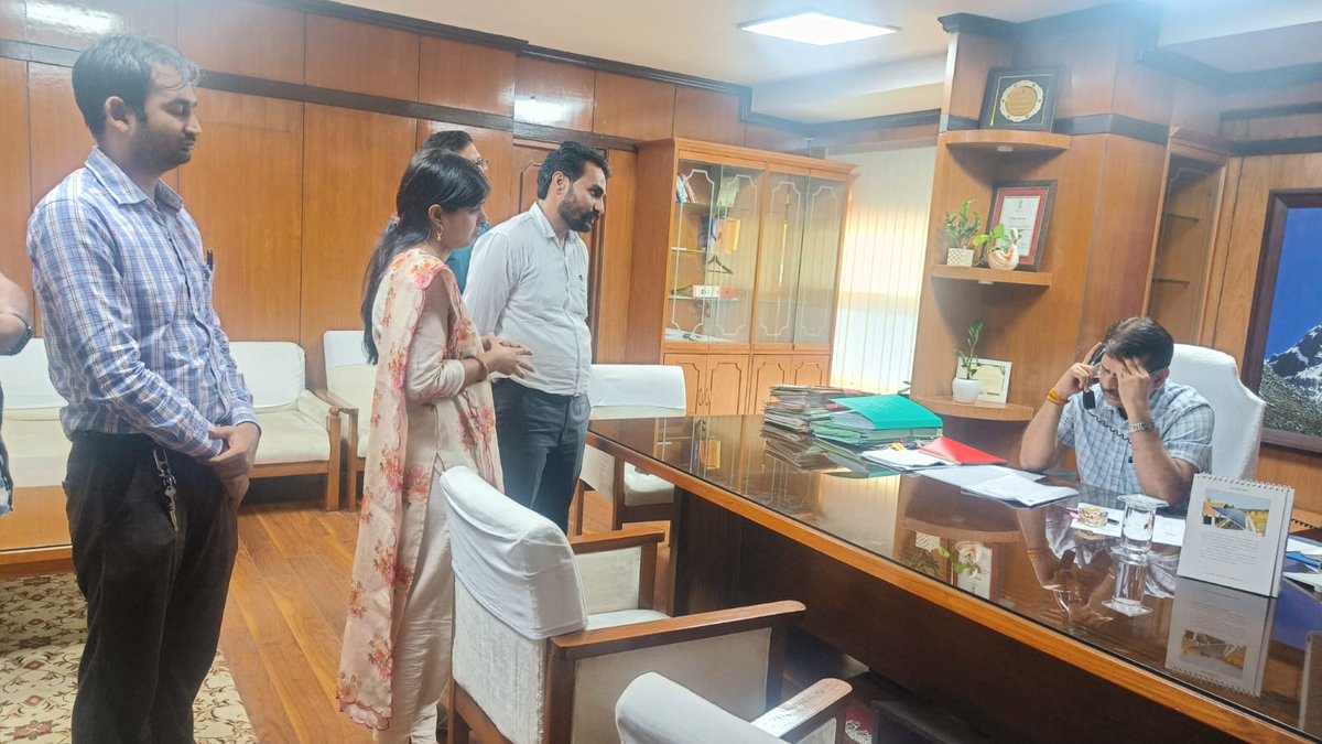 बजट घोषणा की बिन्दु संख्या 155 के आदेश जारी करने हेतु 21/8/2023 से जयपुर में होने वाले JENs के अनिश्चितकालीन महापड़ाव की सूचना हेतु पावर इंजीनियर्स एसोसिएशन ऑफ राजस्थान के तत्वाधान में विद्युत भवन जयपुर में <a href="/ashokgehlot51/">Ashok Gehlot</a> जी के नाम ज्ञापन कार्यक्रम #JEN_MAHAPADAV2 <a href="/1stIndiaNews/">First India News</a>