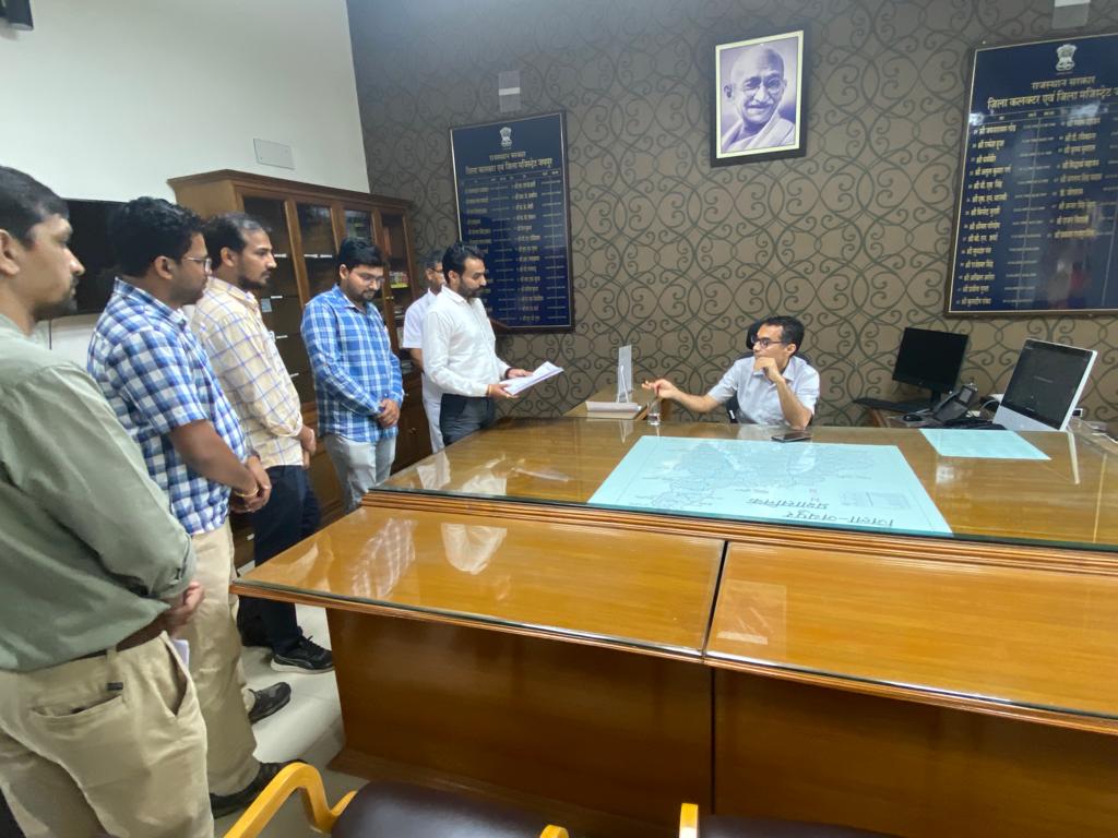 बजट घोषणा की बिन्दु संख्या 155 के आदेश प्रसारित करने हेतु 21 अगस्त 2023 से जयपुर में होने वाले JENs के अनिश्चितकालीन महापड़ाव की सूचना हेतु पावर इंजीनियर्स एसोसिएशन ऑफ राजस्थान के तत्वाधान में जयपुर में <a href="/ashokgehlot51/">Ashok Gehlot</a> जी के नाम ज्ञापन कार्यक्रम #JEN_MAHAPADAV2 <a href="/1stIndiaNews/">First India News</a>