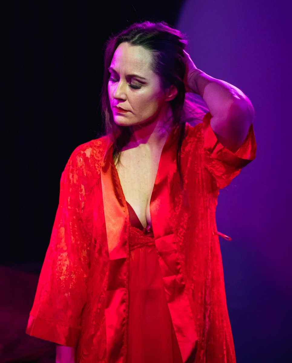 Lucy Tops tweet media