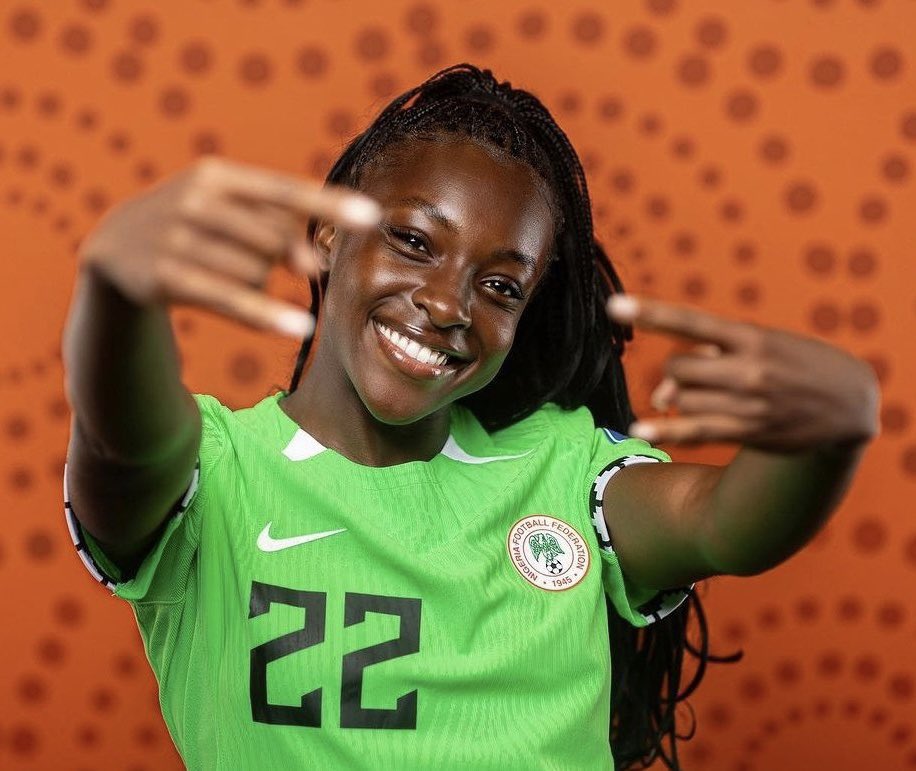 Nigerian Player, Michelle Alozie has a Bachelors Degree in Molecular Biology from Yale University. She plays for US club, Houston Dash and works part-time as a Cancer Research Technician.