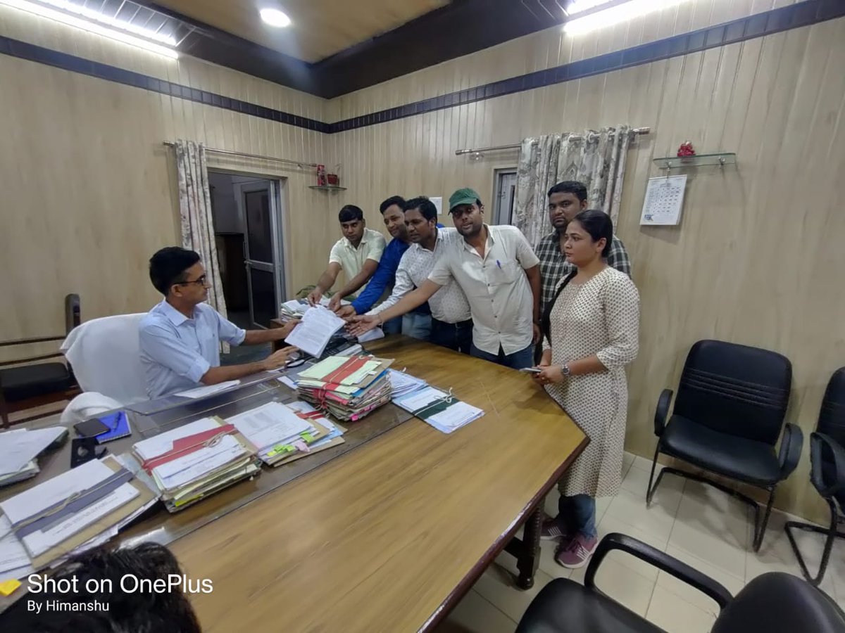 बजट घोषणा की बिन्दु संख्या 155 के आदेश प्रसारित करने हेतु 21 अगस्त 2023 से जयपुर में होने वाले JENs के अनिश्चितकालीन महापड़ाव की सूचना हेतु पावर इंजीनियर्स एसोसिएशन ऑफ राजस्थान के तत्वाधान में  कोटा मे <a href="/ashokgehlot51/">Ashok Gehlot</a> जी के नाम ज्ञापन  #JEN_MAHAPADAV2 <a href="/1stIndiaNews/">First India News</a>