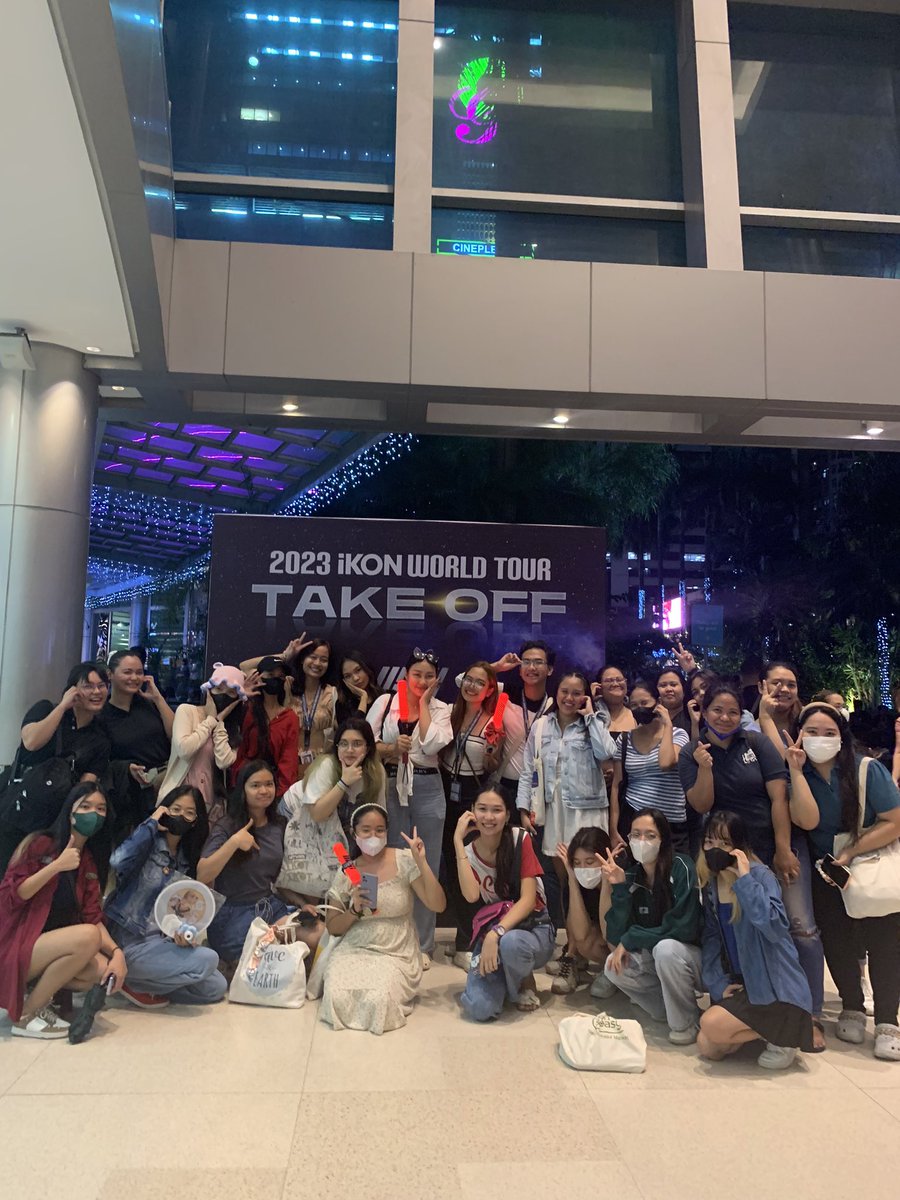 manimica131's tweet photo. ikon manila team labas huhu https://t.co/NTmgGAlDVU