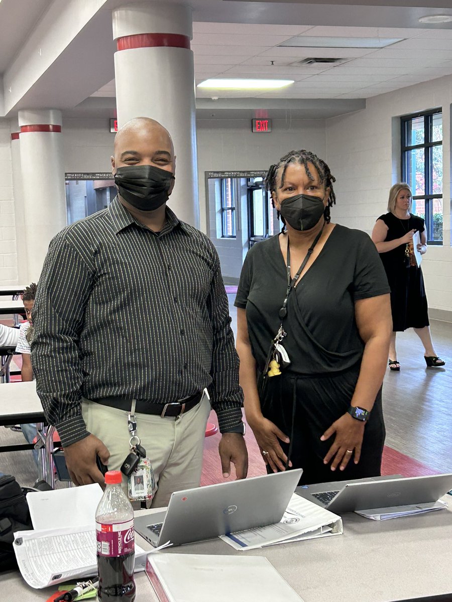 ELACoachArline's tweet image. LMS Faculty and Staff are all smiles as we welcome our Hawks back to their nests!! Welcome back everyone! #LMSLevelUp