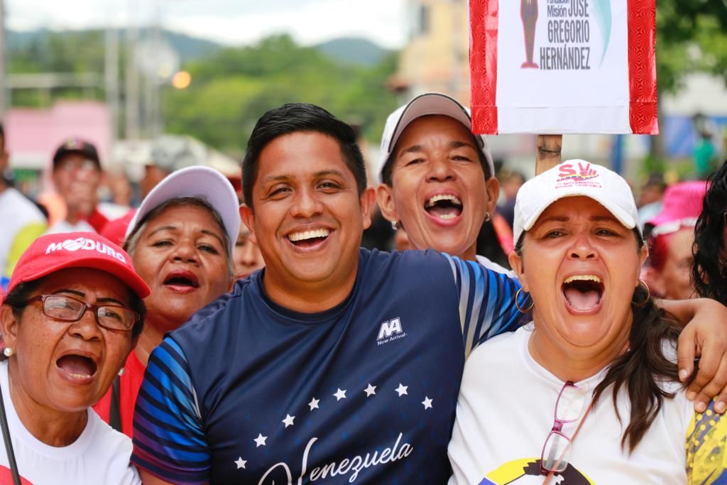Team_Digital12's tweet photo. #07agosto
El Huracán de la Revolución Bolivariana siempre estará en la calle, defendiendo las causas justas con hombres y mujeres de bien, acompañando a nuestro presidente .@nicolasmaduro
#PuebloVamosConTodo 
#ComunicadoresLegislativos https://t.co/xAzRy0QxGm