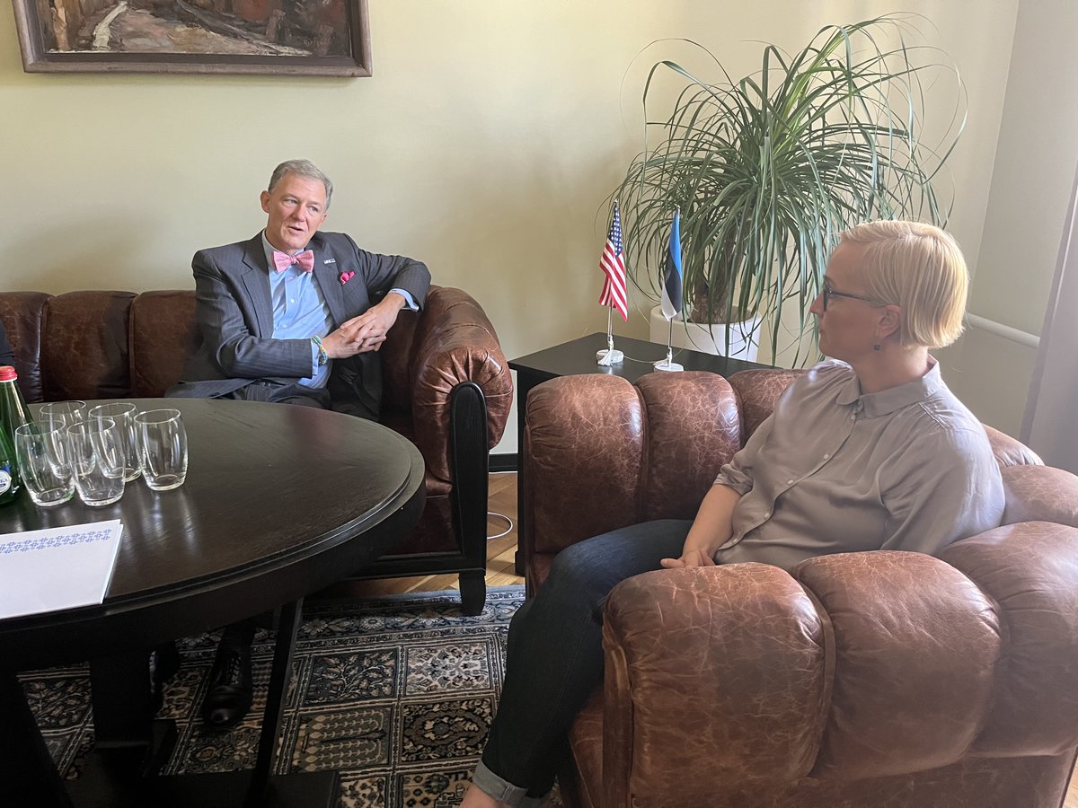 haridusmin's tweet photo. πͺπͺπ€πΊπΈFruitful discussions today between minister Kristina Kallas and @USAmbEstonia Georg P. Kent as the two met in Tartu to discuss education, including the Fulbright and GLOBE programs. #USinEst #ScienceMatters https://t.co/uSDOpLXKs4