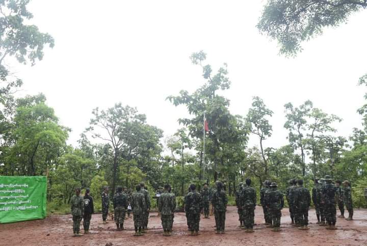 ANoahnyein's tweet photo. ပြည်သူ့ကာကွယ်ရေးတပ်မတော်(PDF) တပ်ရင်း (၁၀၀၅) ရှမ်းတောင် ဖွဲ့စည်းတည်ထောင်ခြင်း (၂) နှစ်ပြည့် အခမ်းအနား မှတ်တမ်းပုံရိပ်များကို အမျိုးသားညီညွတ်ရေးအစိုးရ ၏ ကာကွယ်ရေးဝန်ကြီးဌာနက ထုတ်ပြန်
Photos Crd https://t.co/dVNj0bUs6U