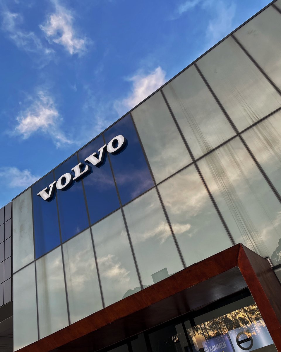 || At our Volvo showroom, every detail matters. 

Our team is committed to creating a seamless buying experience, offering insights into Volvo's remarkable legacy and how it aligns with your aspirations

🚀🏁

#VolvoShowroom #SalesExecutive #TestDriveExperience