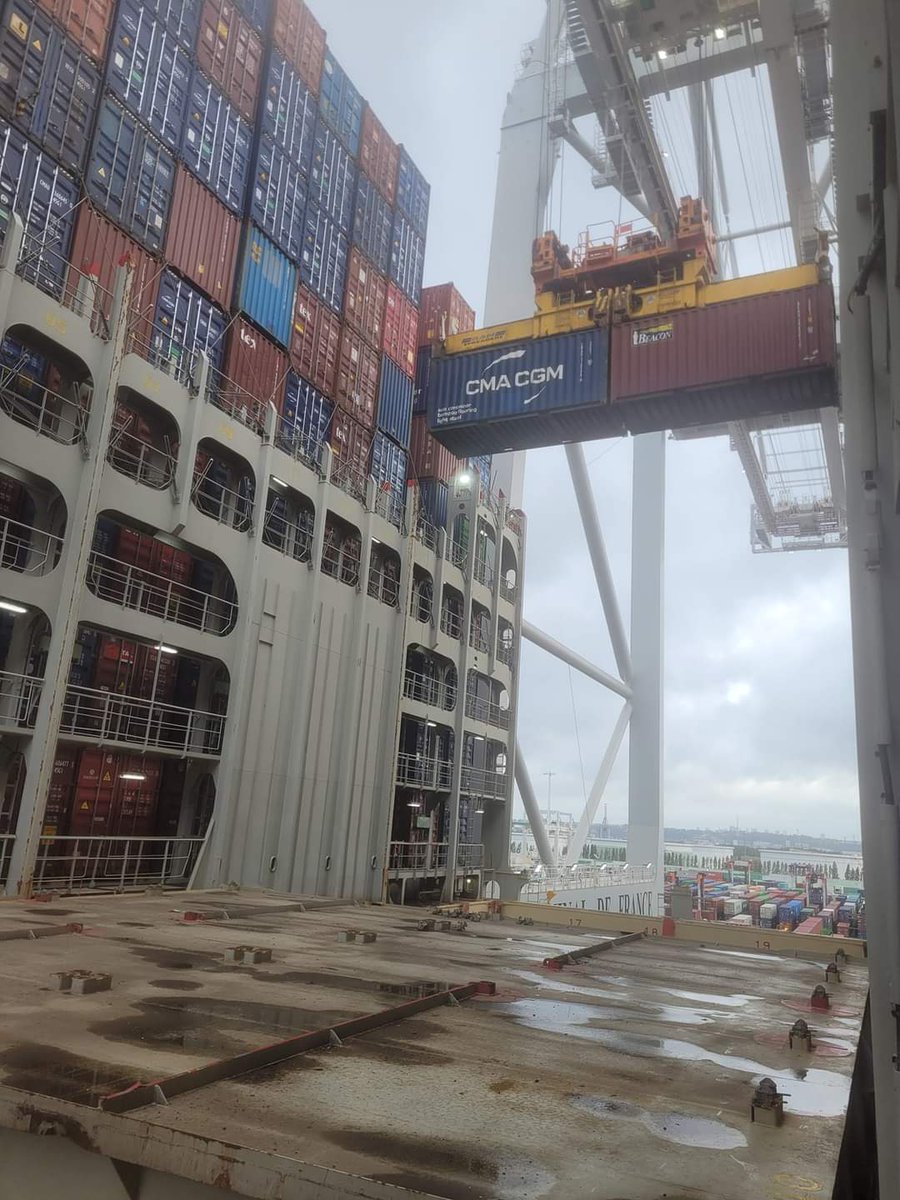 dockersLH76's tweet photo. #lehavre #port2000 #dockers https://t.co/Oeo0ayX8rA