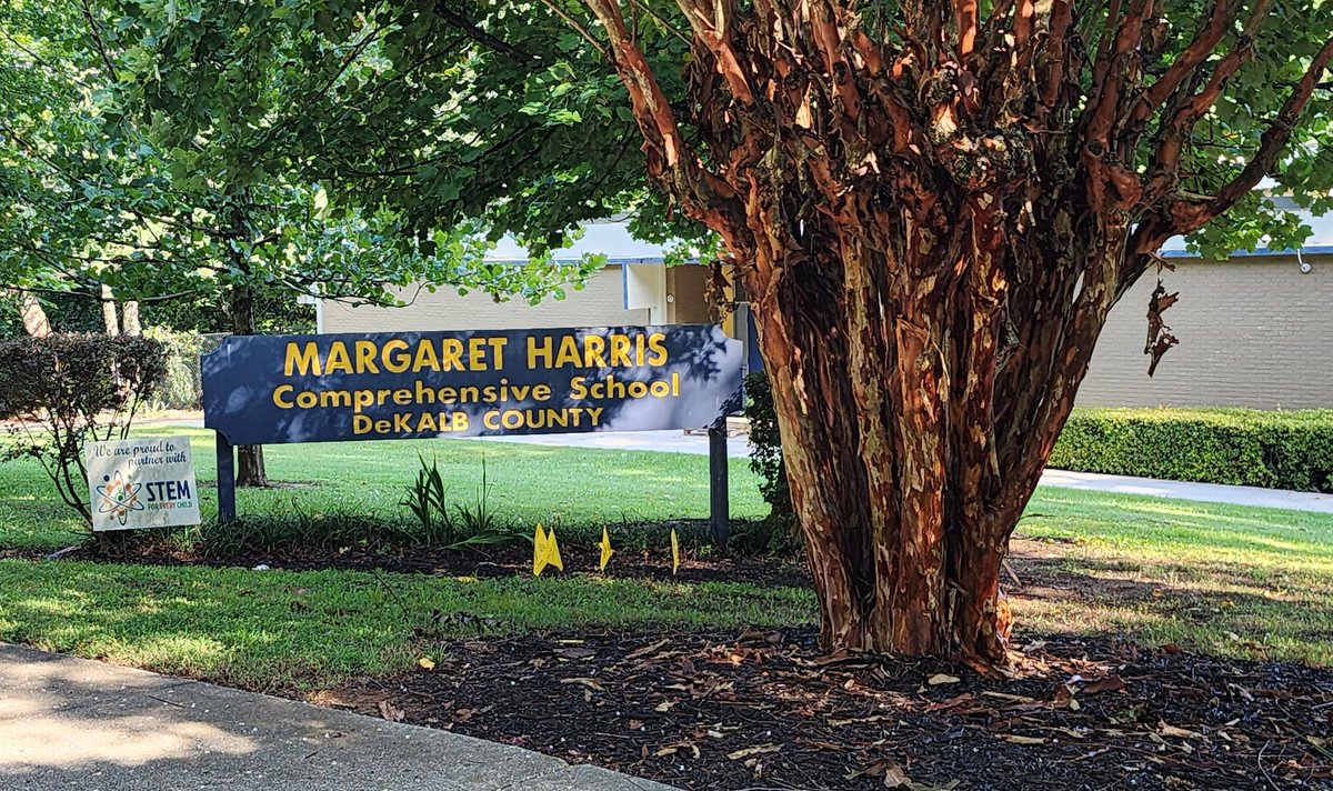 i2teachtechga's tweet photo. Bringing cheers to a great school year @DeKalbSchools #MargaretHarris๐! #Back2DCSD https://t.co/vbuFEYIzyx
