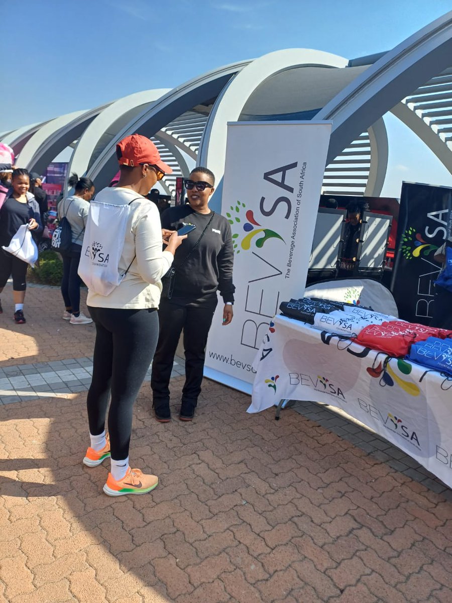 Beverage_SA_'s tweet photo. ๐๐ฅค Proud to have fueled the Fit Night Out event hosted by Women's Health!๐๏ธโโ๏ธ๐ฆ As the Beverage Association of South Africa, we supplied over 6,000 refreshing beverages ๐ช๐ฐ Cheers to promoting an active and healthy lifestyle together! ๐ #FitNightOut #HealthandWellness #hydrated https://t.co/rnTJblGbXT