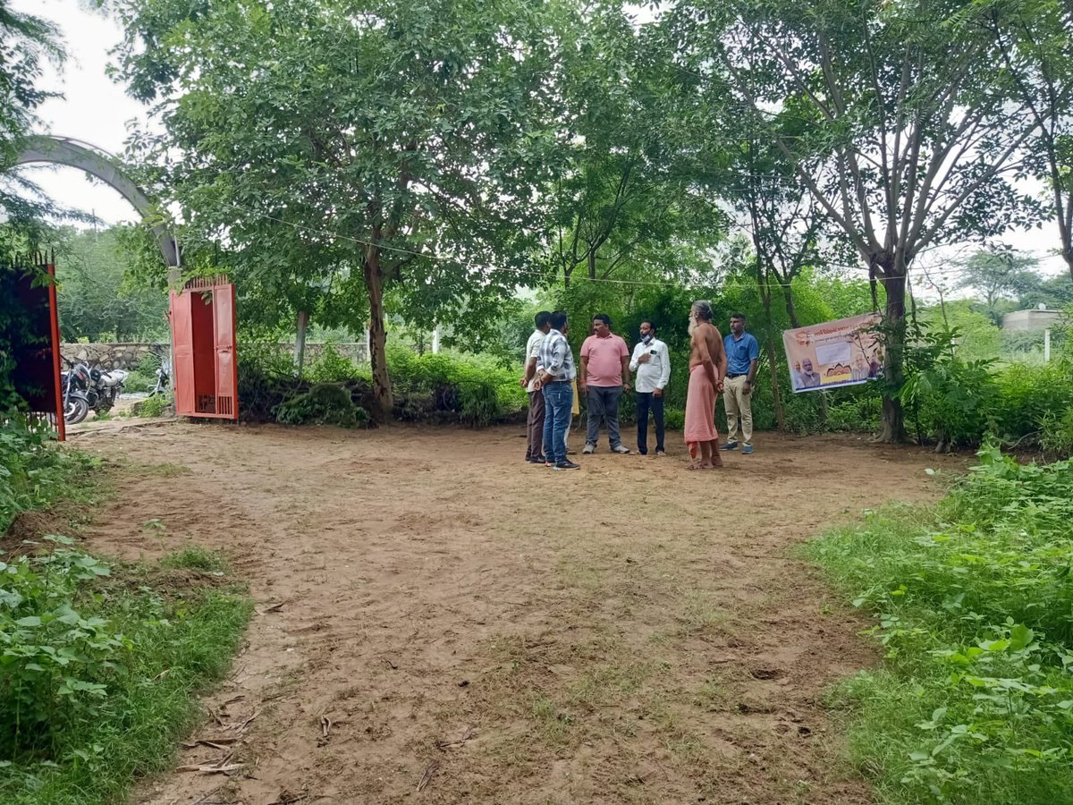 ikaushaldave's tweet photo. સ્વામી વિવેકાનંદ ગુજરાત રાજ્ય યુવા બોર્ડના બનાસકાંઠા જિલ્લાના ડીસા તાલુક���ના સંયોજકો દ્વારા સફાઈ અભિયાન હેઠળ સ્વચ્છતા કાર્યક્રમ કરવામાં આવ્યો. https://t.co/Gxy1LxAlGS
