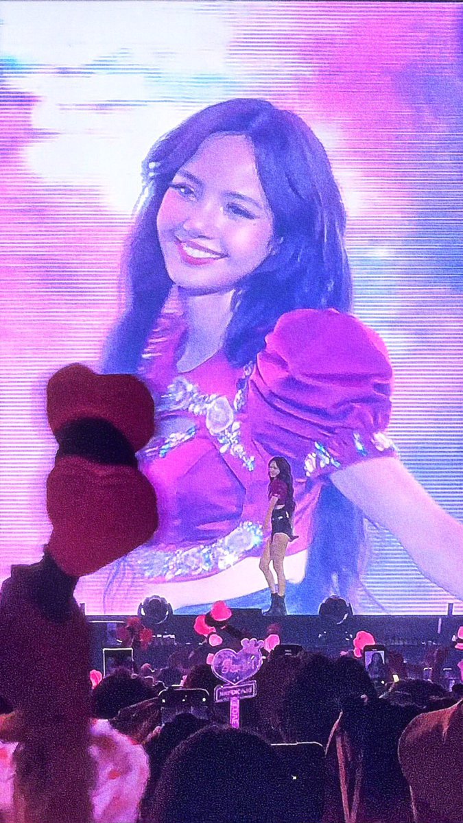 It’s been seven years since you debuted as BLACKPINK LISA and has grown into one of the most prominent and successful artists in the industry. Thank you for working so hard and for being an inspiring role model to many. We love you, Lisa!

7YEARS DEBUT LISA
#7YearsWithBLACKPINK