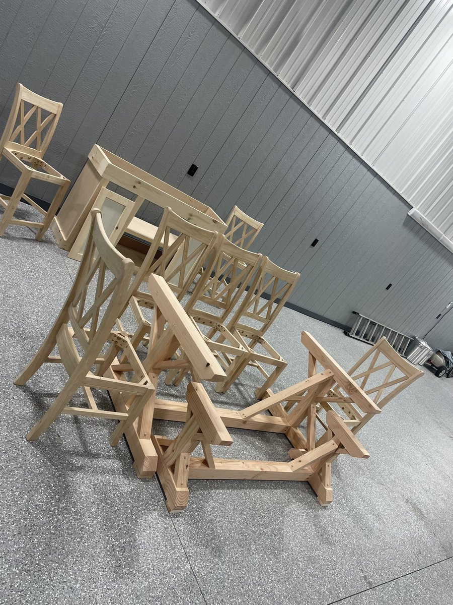 FDesignxo's tweet image. What color would you choose for this set? 

#heartattack #Airdrop #SummerSlam #Awesome #painting #diy #homedecor #dinningroom #FarmhouseDecor #home #farmhousestyle