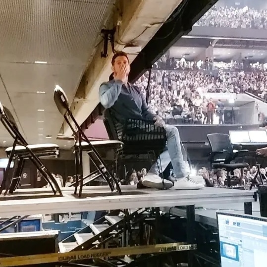 RadioTuYYoLM's tweet photo. Aquí otra perspectiva captando a @MichaelBuble disfrutando del concierto N°3 de #LuisMiguel en 🇦🇷 

📷 Cortesía. 

#LuisMiguelTour2023 #LuisMiguelEnArgentina #LuisMiguelEnConcierto https://t.co/uxDyYabxjS