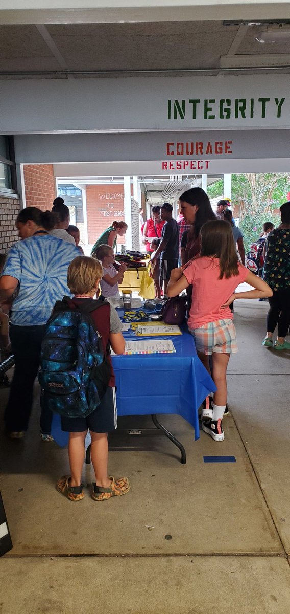 CarleyBeale's tweet photo. @SpotswoodElem is excited to welcome back families! https://t.co/yNsm6L0TiN