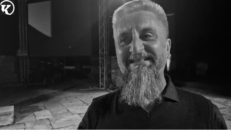 “Forse non dovrei dire in anticipo che farò una trilogia perché quando lo dico poi non succede. Perfino la Cruciani, dopo aver recitato questo pezzo ha deciso di cambiare mestiere”.
#KLRepost
klpteatro.it/nozze-antigone…